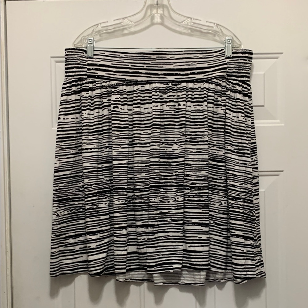 3/$15 Lane Bryant Size 18/20 Black and White Striped Skirt